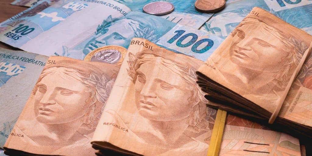 Real ultrapassa peso argentino e se torna a moeda emergente com pior performance em 2024