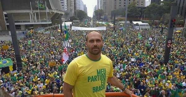 Esses 'fdp' nos acusam de ser antidemocráticos " diz Eduardo Bolsonaro na  Paulista - Hora Brasília