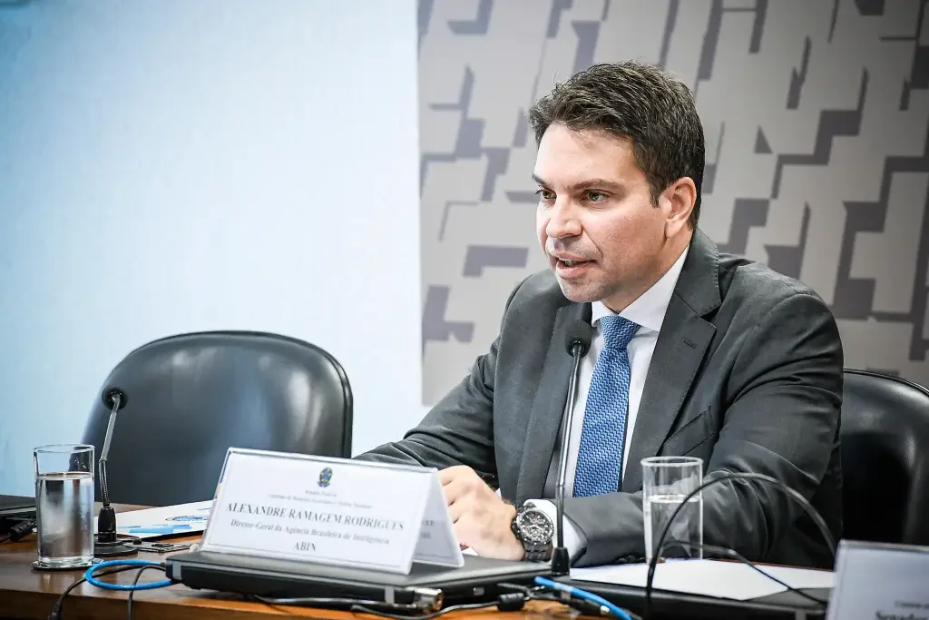 Ramagem nega interferência em caso de Flávio Bolsonaro e critica investigação da PF