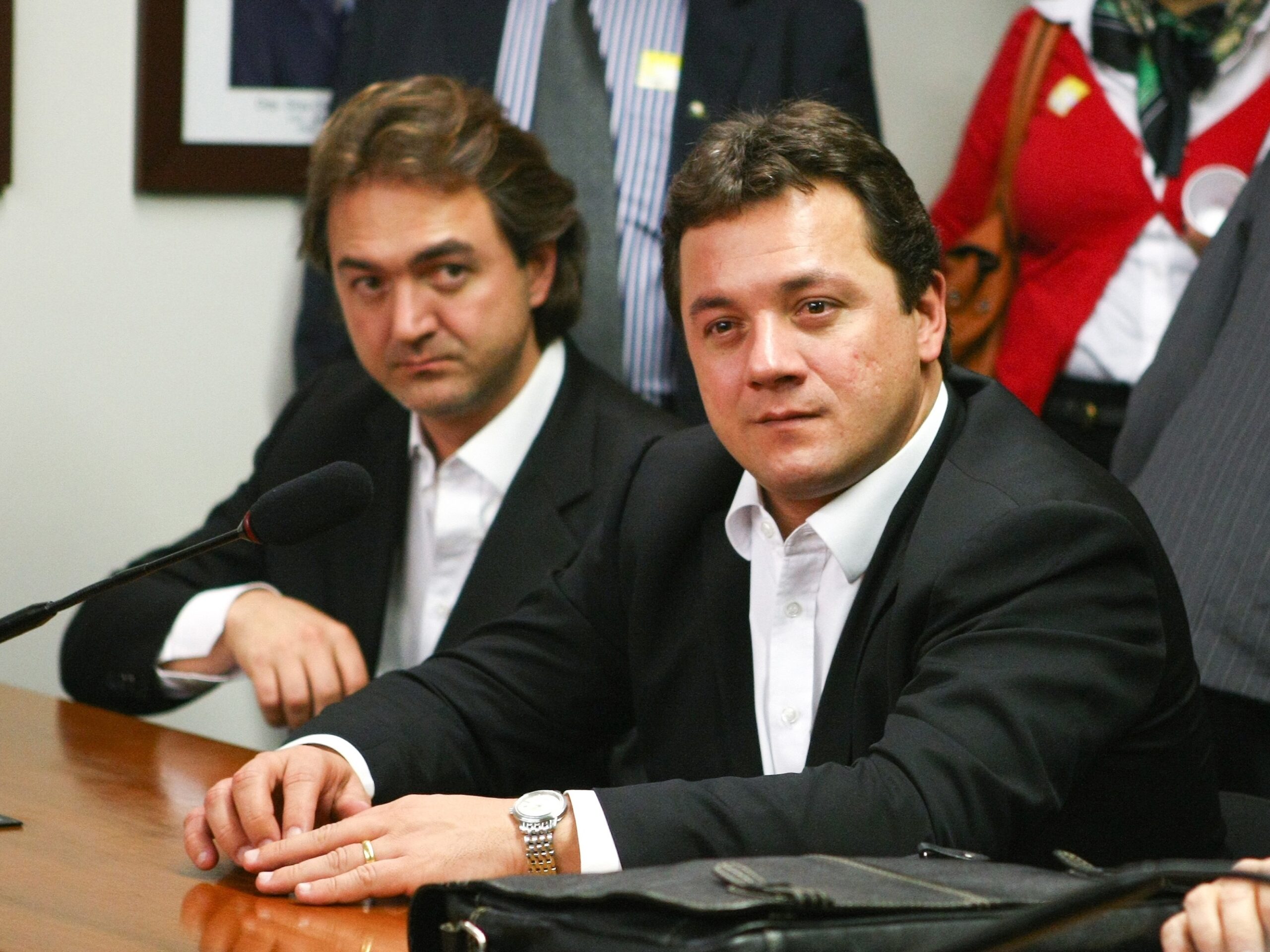 Deputados Federais buscam assinaturas para instalar CPI e investigar ‘vantagens’ aos irmãos Batista
