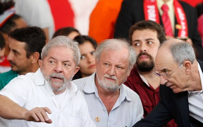 Aliados de Lula participam de encontro inédito do MST para preparar pré-candidatos