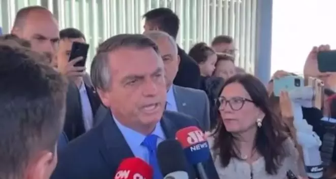 “Não se preocupem comigo, escolhi esse caminho e sou feliz”, diz Bolsonaro após indiciamento da PF