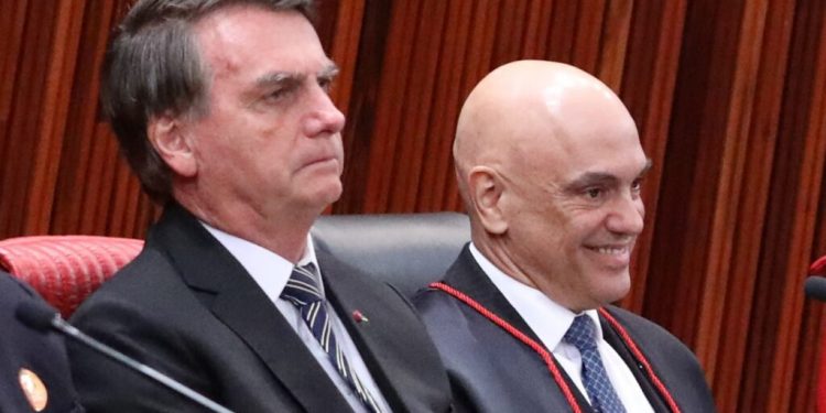 Encontro de Bolsonaro e Moraes no aeroporto é evitado por seguranças, diz o Globo