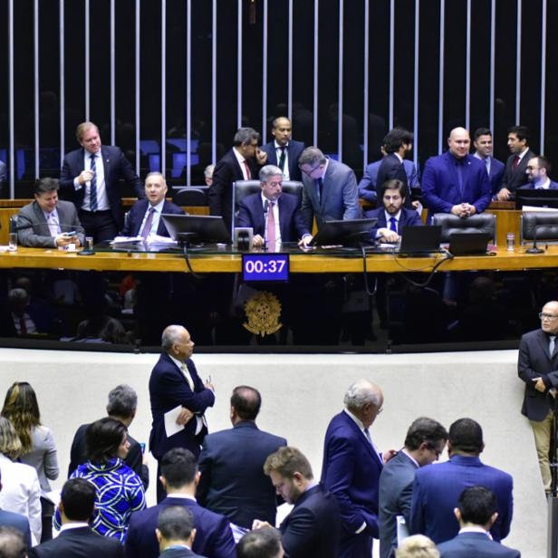 URGENTE: Câmara mantém todos os vetos de Bolsonaro à Lei de Segurança Nacional e barra criminalização de fake news