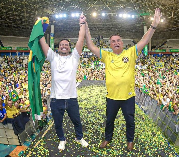 Bolsonaro é socorrido às pressas após evento em Manaus (AM)