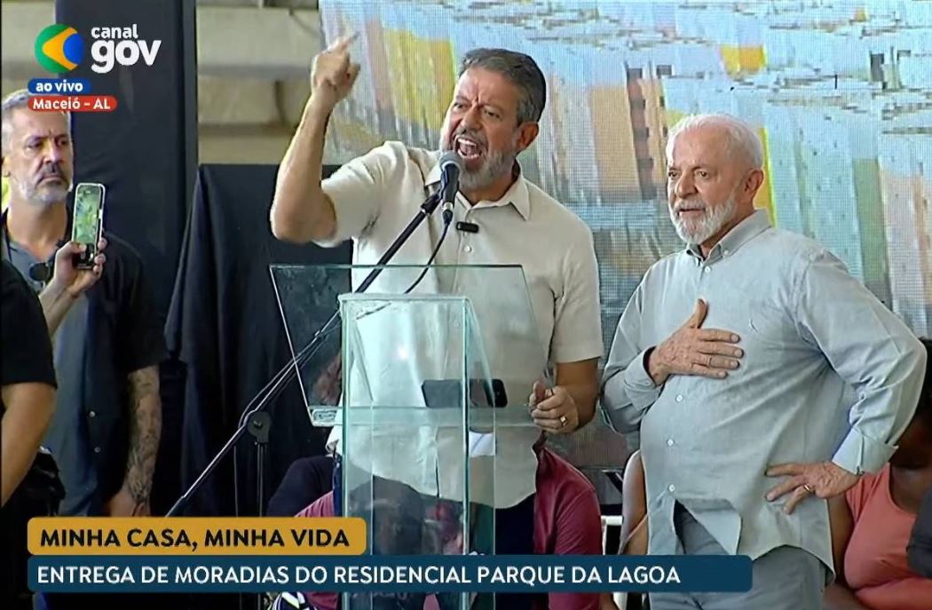Lira é hostilizado e vaiado por petistas durante evento com Lula
