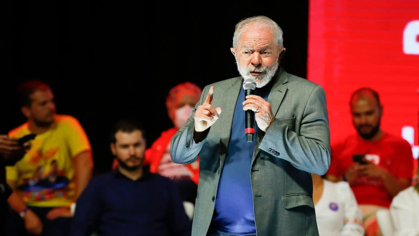 TSE multa parlamentares, jornalistas e músico por associar Lula ao satanismo