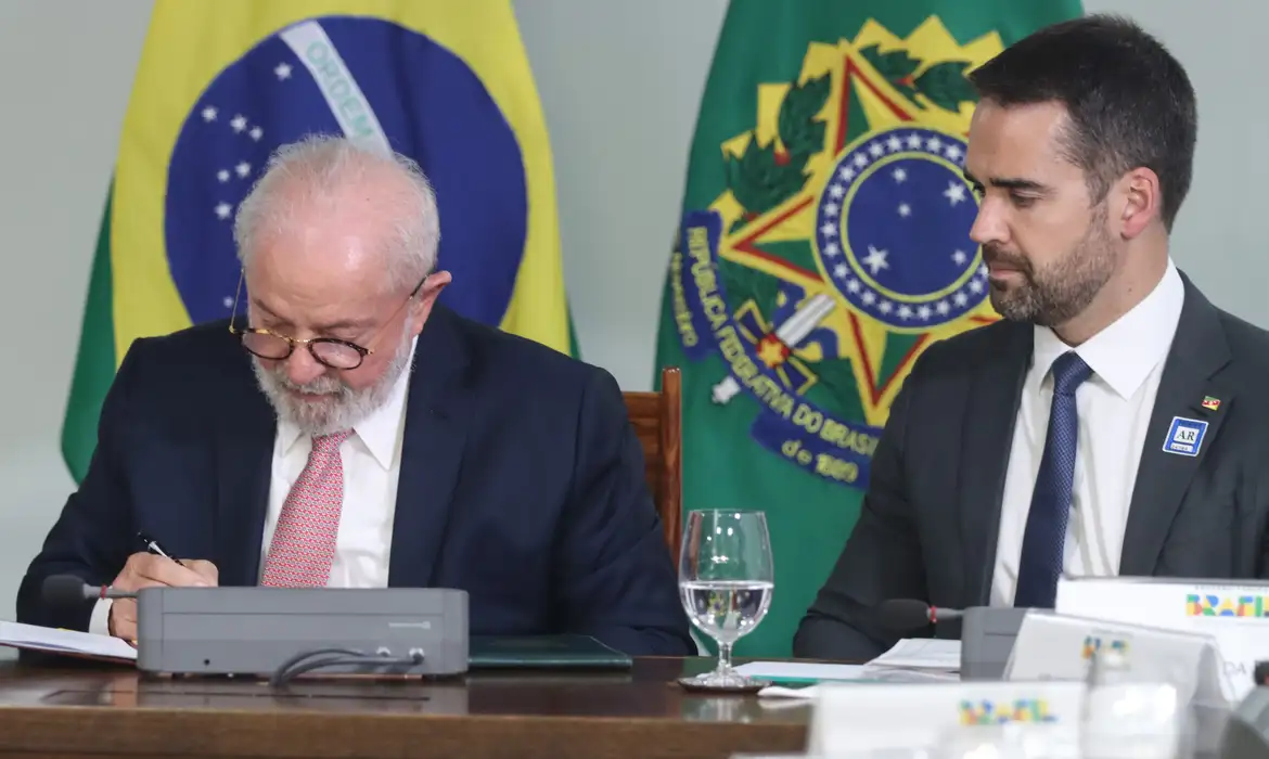 Lula promete novo auxílio ao Rio Grande do Sul, mas ainda deve verba emergencial de 2023