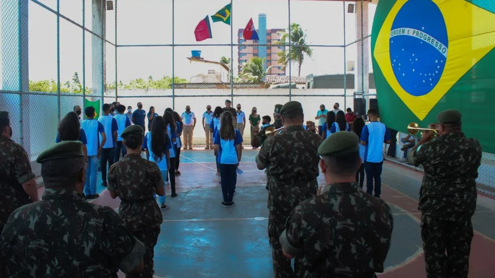 PT pede ao STF suspensão da lei das Escolas Cívico-Militares em São Paulo, alegando risco à democracia