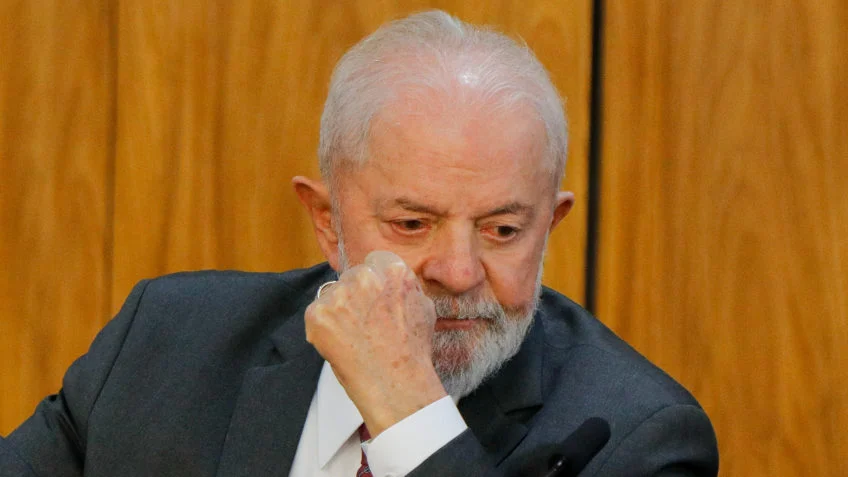 Lula se vacinou contra dengue na rede privada sem divulgação e antes da campanha do SUS, diz jornal