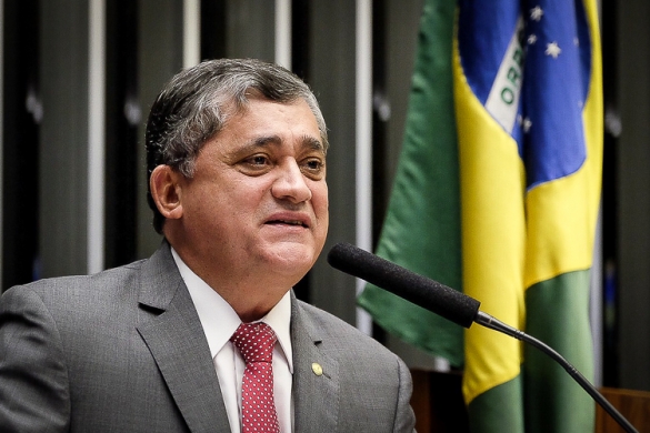 José Guimarães, líder do PT na Câmara, critica falta de comando político na gestão de Lula