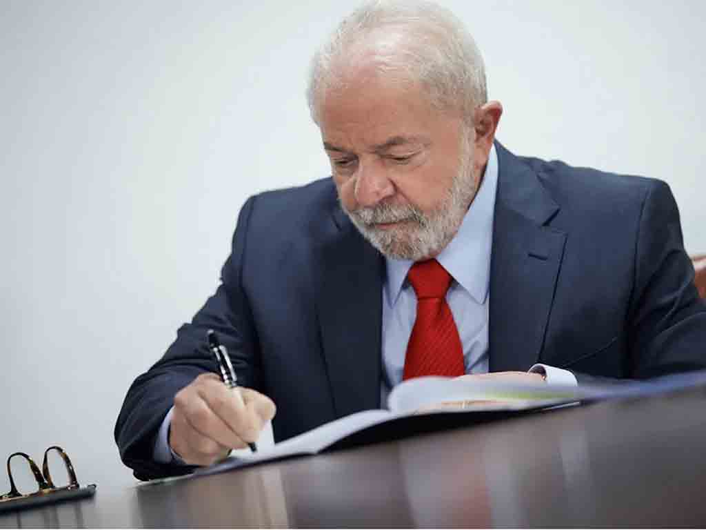 Governo Lula fecha acordos salariais com servidores públicos federais que terão impacto de R$ 16 bilhões no orçamento de 2025