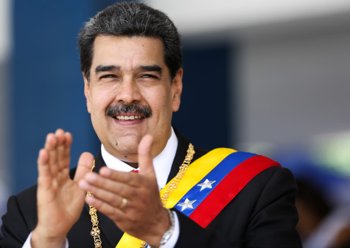 Maduro retira diplomatas de sete países e exige retirada de representantes estrangeiros